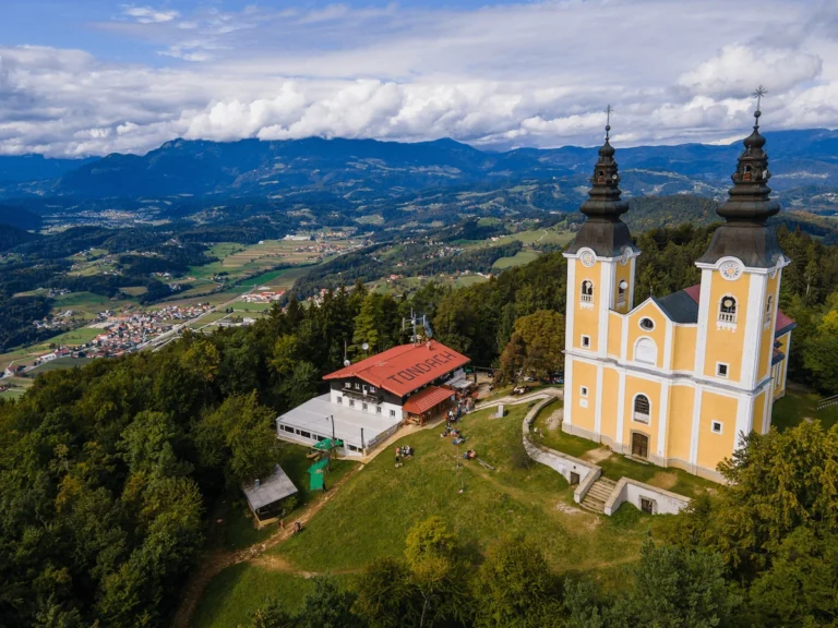 Cerkev in pot na Goro Oljka